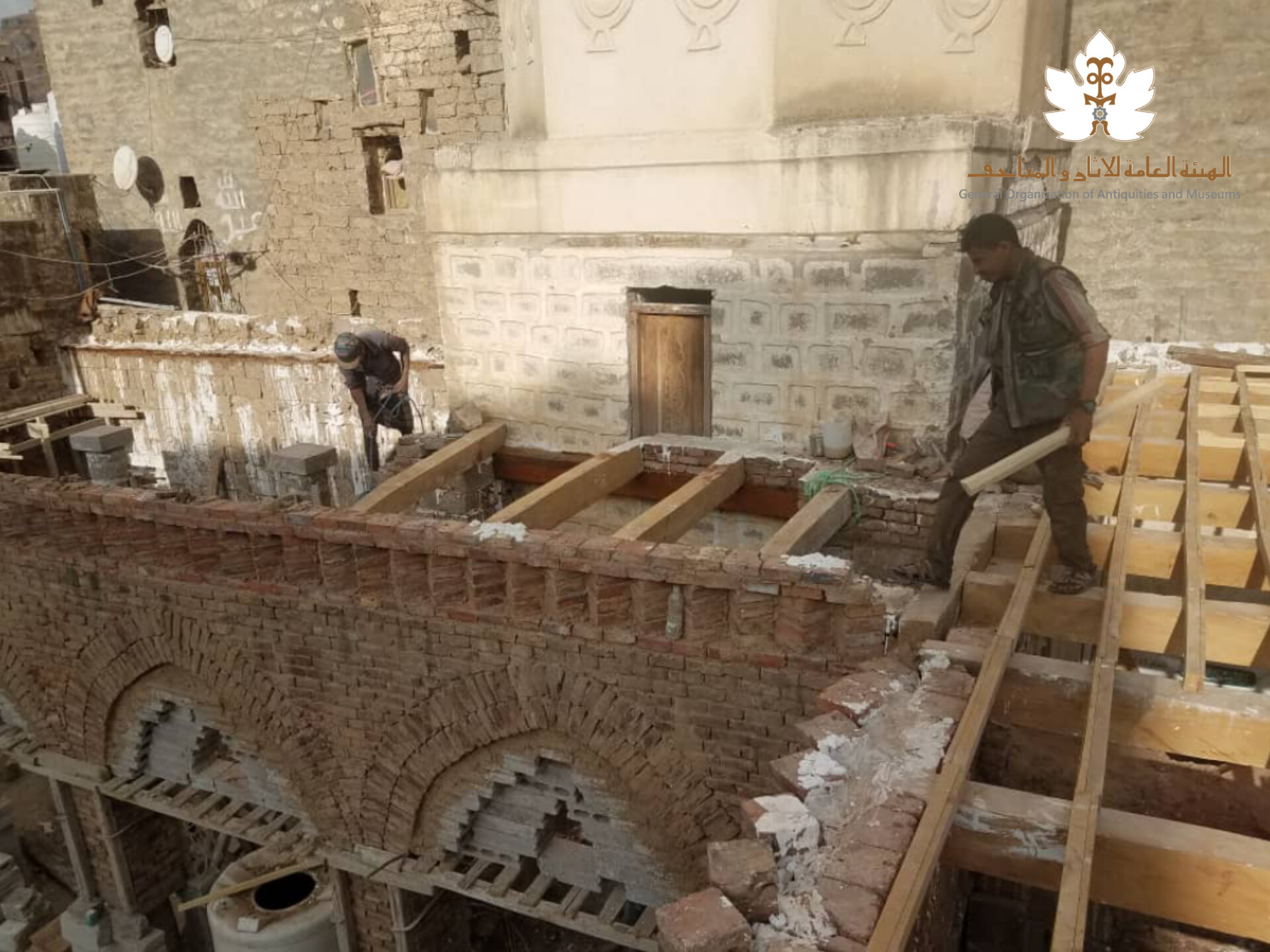 استئناف العمل في مشروع ترميم الجامع الكبير بإب بعد توقف دام 12 عاما - صورة إضافية 1